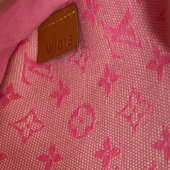 SOLD~Pink Mary Kate Monogram Pouch - Picture 15 of 16